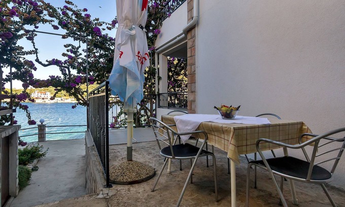 Pokrivenik Apartment | Apartment and Rooms Nikola (38301-A13) - Zastrazisce - island Hvar