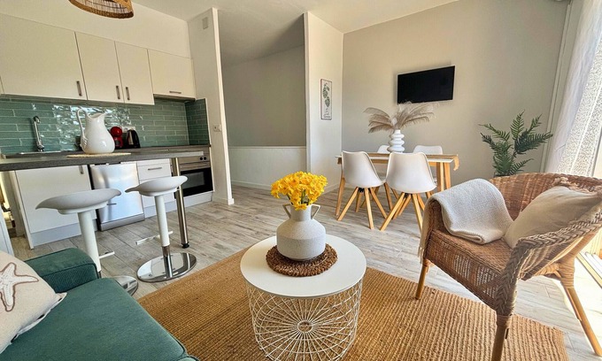 Cala en Porter Apartment | Apartment 'Ca Nostra' with Balcony and Wi-Fi