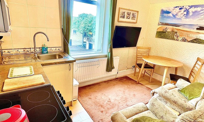 Cullercoats Apartment | Apartment 1 of 6 on coast Snug for 2