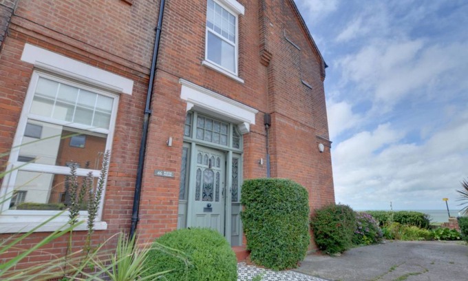 Tankerton Apartment | Apartment ∙ 2 bedrooms ∙ 4 guests
