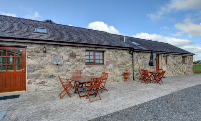 Brynrefail House | Apartment ∙ 2 bedrooms ∙ 4 guests