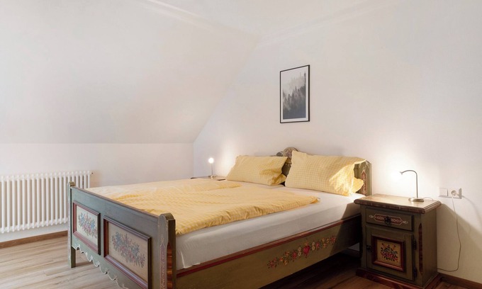 Uehlingen-Birkendorf Apartment | Apartment '2-zimmer- Nr 5' with Balcony and Wi-Fi