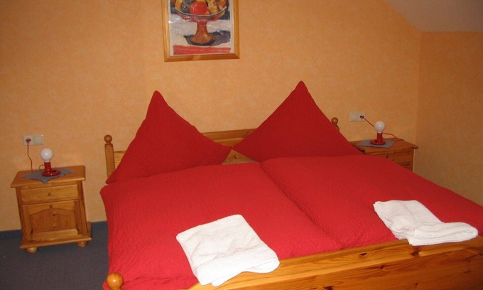 Wasserburg Apartment | Apartment '2, 49qm, Balkon' with Shared Pool, Shared Terrace and Wi-Fi