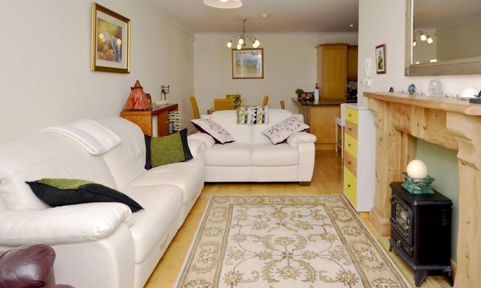 Clifden Cottage | Apartment 263 - Clifden - sleeps 5 guests in 3 bedrooms