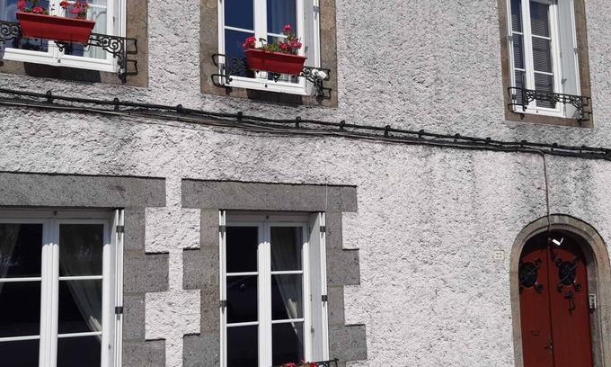 Le Dorat Apartment | Apartment 3 a lovely 1 bed flat with garden and parking. No fees.