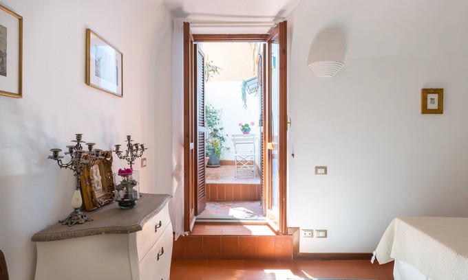 Rione III Colonna Apartment | Apartment 3 minutes from the Spanish Steps (2 rooms) with a/c