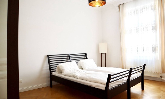Favoriten Apartment | Apartment 3 Stops to Mainstation, Nearby Center