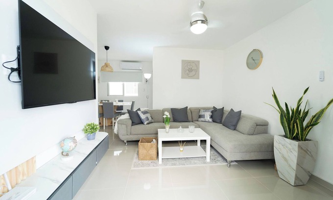 Downtown Santo Domingo Apartment | Apartment 5 minutes from the airport and 10 minutes from Boca Chica beach.
