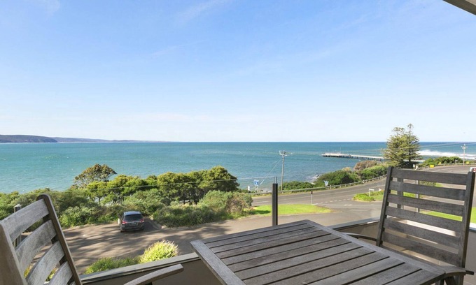 Lorne Apartment | Apartment 9 Kalimna - Ocean Views And Short Stroll To Town.