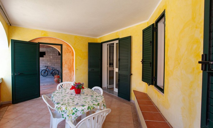 Sos Alinos Apartment | Apartment "Acacia" with Terraces & Wi-Fi