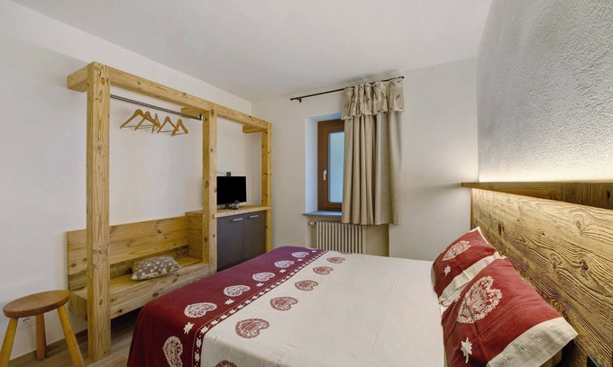 Pont-Saint-Martin Apartment | Apartment Agriturismo La Grange - Relaxing House with Mountain View, Wi-Fi and Air Conditioning