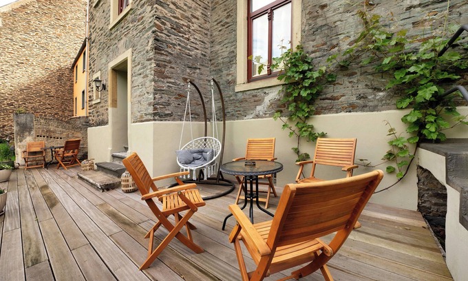 Traben-Trarbach Apartment | Apartment 'Alte Stadtvilla Am Weinberg 6' with Shared Garden and Wi-Fi