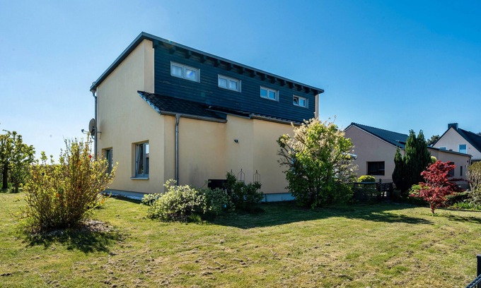 Klinga Apartment | Apartment 'Am See' with Private Terrace, Wi-Fi and Air Conditioning