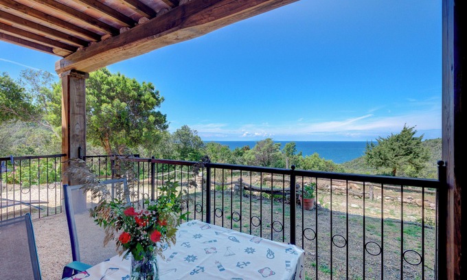 Cavo Apartment | Apartment 'Amandolo - Arco' with Sea View, Wi-Fi and Air Conditioning