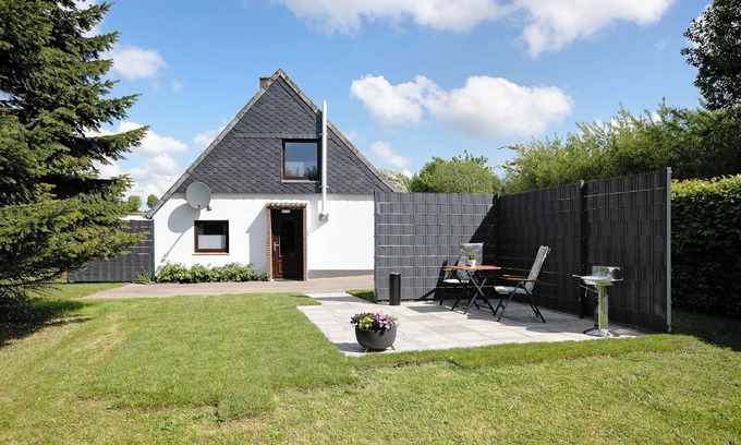 Boren Apartment | Apartment "An der Rehkoppel" with Private Garden & Wi-Fi