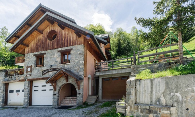 Valloire Apartment | Apartment 'Anémone' with Mountain View, Shared Terrace and Wi-Fi