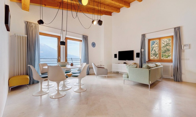Limone sul Garda Apartment | Apartment 'Antea' with Lake View, Wi-Fi and Air Conditioning