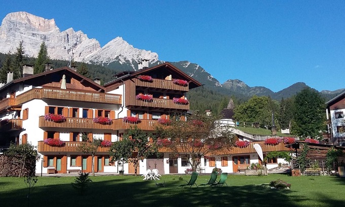 Villanova Apartment | Apartment 'Appartamento Antelao' with Mountain View, Private Terrace and Wi-Fi