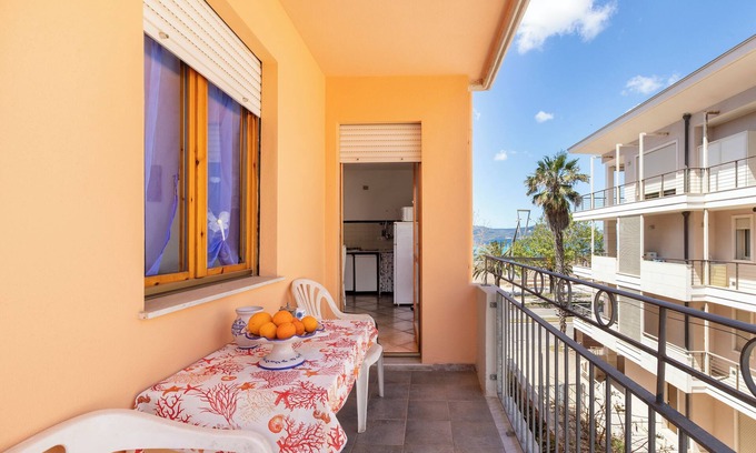 Pivarada Apartment | Apartment "Blu Verdone" with Sea View, Balcony & Wi-Fi
