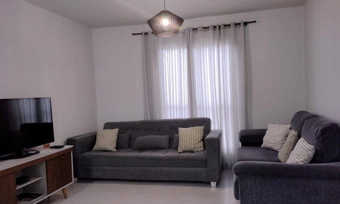 Afonso Pena Apartment | Apartment Near São José dos Pinhais Airport accommodates up to 6 people