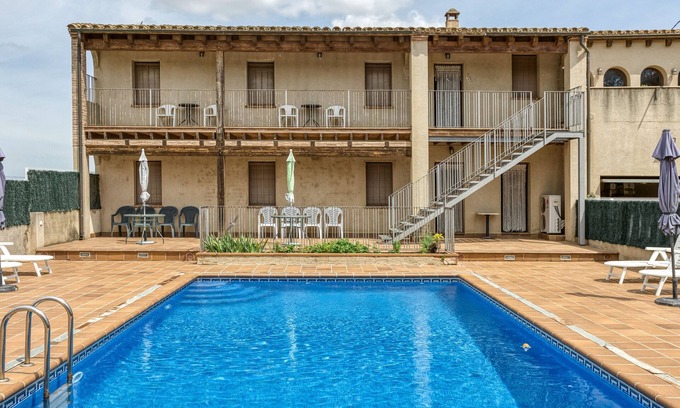 Torroella de Fluvia Apartment | Apartment 'Cal Ferrer 3 -paller' with Shared Pool, Wi-Fi and Air Conditioning