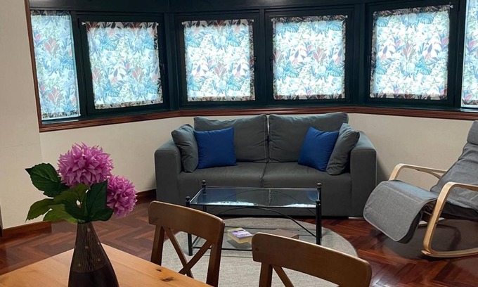 Cangas Apartment | Apartment 'Cangas Piso Completo' near the beach