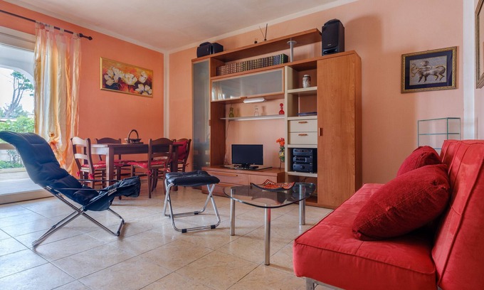 Casalabate House | Apartment 'Casa Azzurra 107m Dal Mare' with Private Garden and Air Conditioning