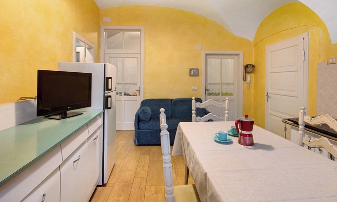 Bormio Apartment | Apartment 'Casa Bianca' with Mountain View