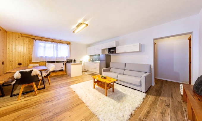 Vigo di Cadore Apartment | Apartment 'Casa Fiocco di Neve' with Mountain View, Shared Garden and Wi-Fi