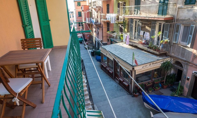 Manarola Apartment | Apartment Casa Ines by Arbaspàa - central apartment in Manarola