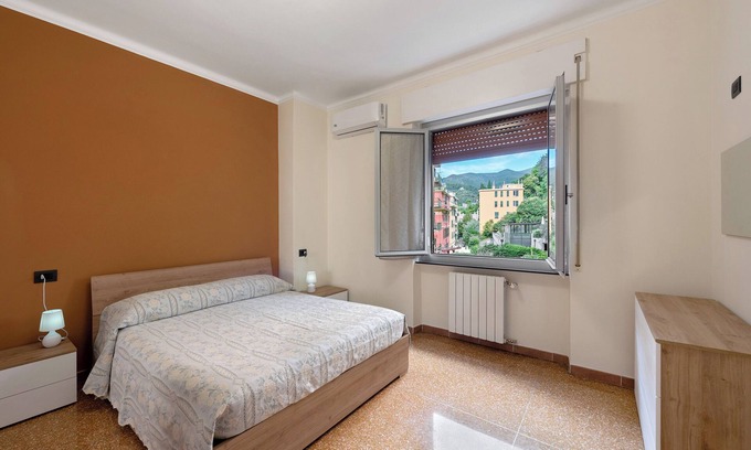 Pegli Apartment | Apartment 'Casa Lucente' with Sea View, Wi-Fi and Air Conditioning