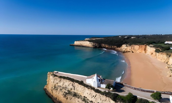 Alporchinhos Apartment | Apartment 'Casa Oliveira - Algarve' with Sea View, Wi-Fi and Air Conditioning