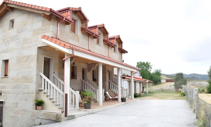 Requias Apartment | Apartment 'Casa Requias 1' with Lake View, Shared Garden and Wi-Fi