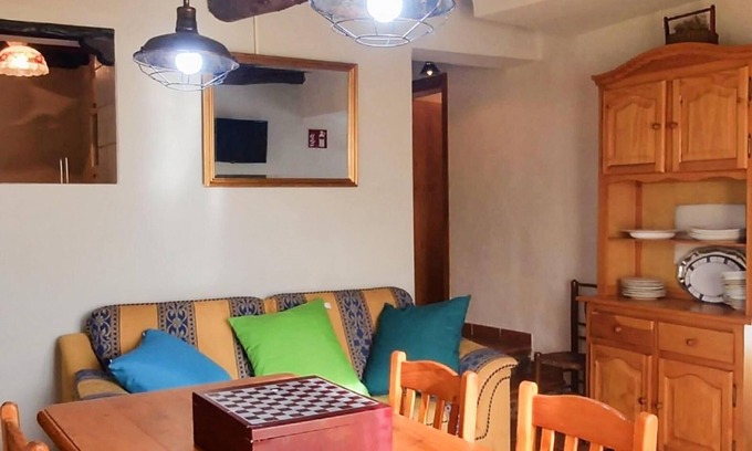 Nogueras House | Apartment 'Casa Rural La Tia Flora' with Mountain View and Wi-Fi