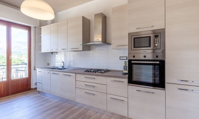 Avenza Apartment | Apartment 'Casa Serena' with Mountain View & A/C