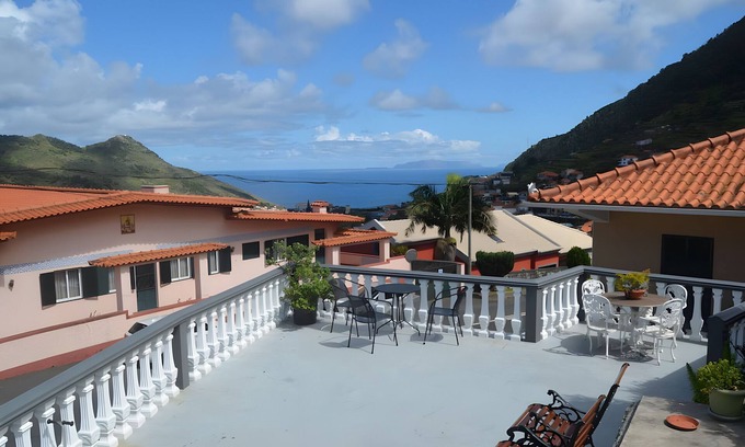 Machico Apartment | Apartment 'Casa Viva' with Sea View, Shared Terrace and Wi-Fi