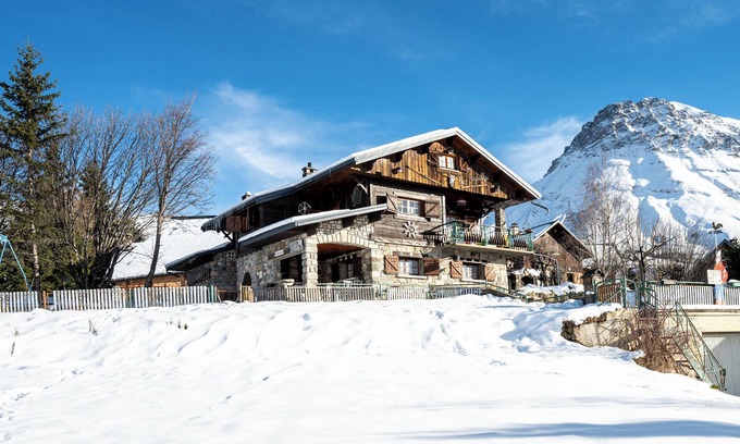 Albiez-le-Vieux Apartment | Apartment 'Chalet -Les Aiguilles- Rdc' with Mountain View, Terrace and Garden