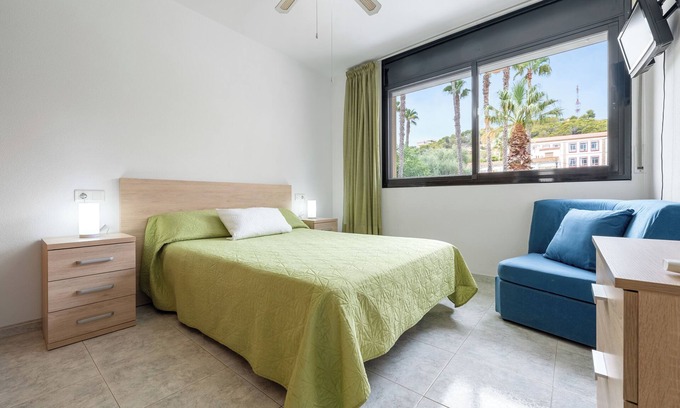 Sant Carles de la Rapita Apartment | Apartment 'Constancia' with Mountain Views, Wi-Fi and Air Conditioning