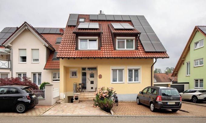 West Apartment | Apartment 'Ferienwohnung Glöckler' with Shared Garden and Wi-Fi