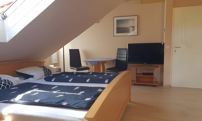 Horumersiel Apartment | Apartment 'Doppelzimmer' with Shared Terrace, Private Garden and Wi-Fi