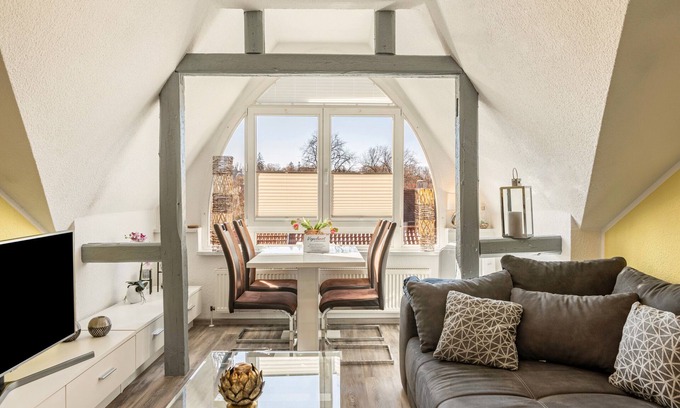 Mühlhausen Apartment | Apartment 'Vogelnest Adlerhorst' with Shared Pool, Wi-Fi and Air Conditioning