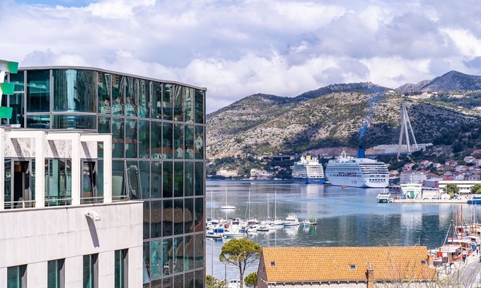 Montovjerna Apartment | Apartment Dubrovnik Clouds - Two Bedroom Apartment with Balcony and City View
