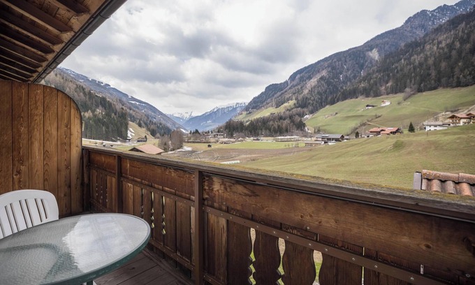 San Giacomo Apartment | Apartment “Edelweiß” with Mountain View, Wi-Fi, Balcony & Garden