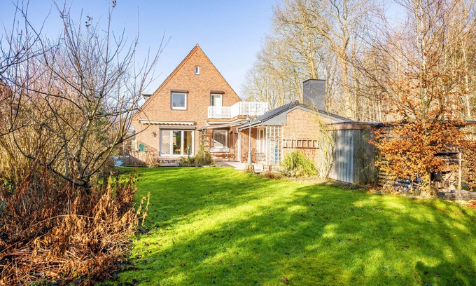 Brunsbuttel Apartment | Apartment 'Elbe' with Private Terrace, Shared Garden and Wi-Fi