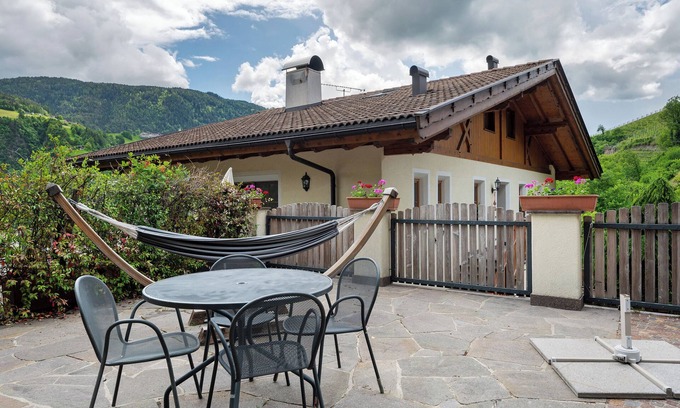 Fie allo Sciliar Apartment | Apartment 'Emmerich Holzknecht' with Mountain View, Private Terrace and Wi-Fi