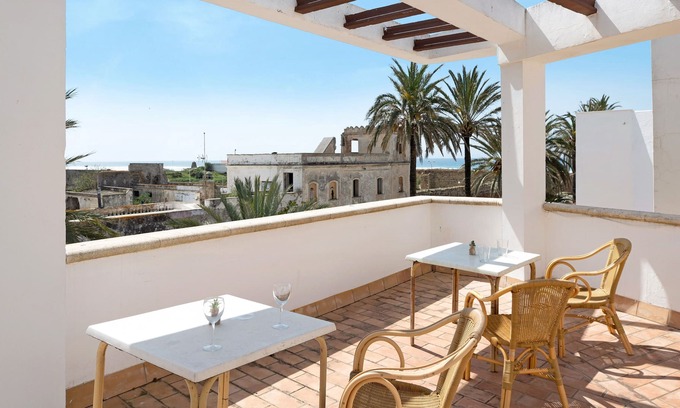 Zahara de los Atunes Apartment | Apartment 'Estudio La Atarraya 1' with Shared Terrace, Wi-Fi and Air Conditioning
