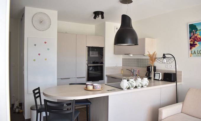 La Londe-les-Maures Apartment | Apartment for 3 people in Chateau Vert with swimming pool