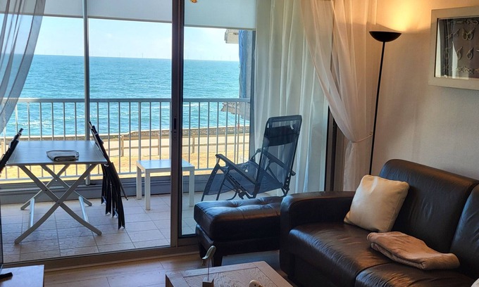 Batz-sur-Mer Apartment | Apartment facing the sea