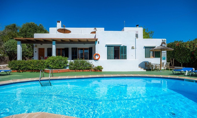 Cala d'Or Apartment | Apartment "Felipe 1-3" with Pool, Wi-Fi & Terrace