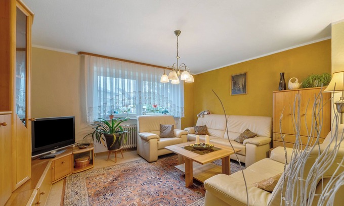 Hundheim Apartment | Apartment 'Ferienhaus Störzel - Wohnung A' with Private Terrace and Wi-Fi